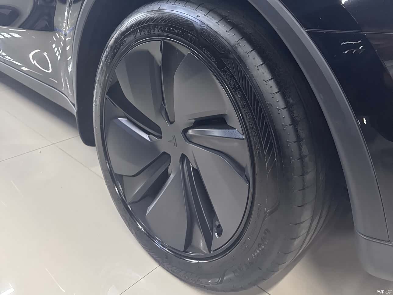 Tesla Model Y, 2025 10