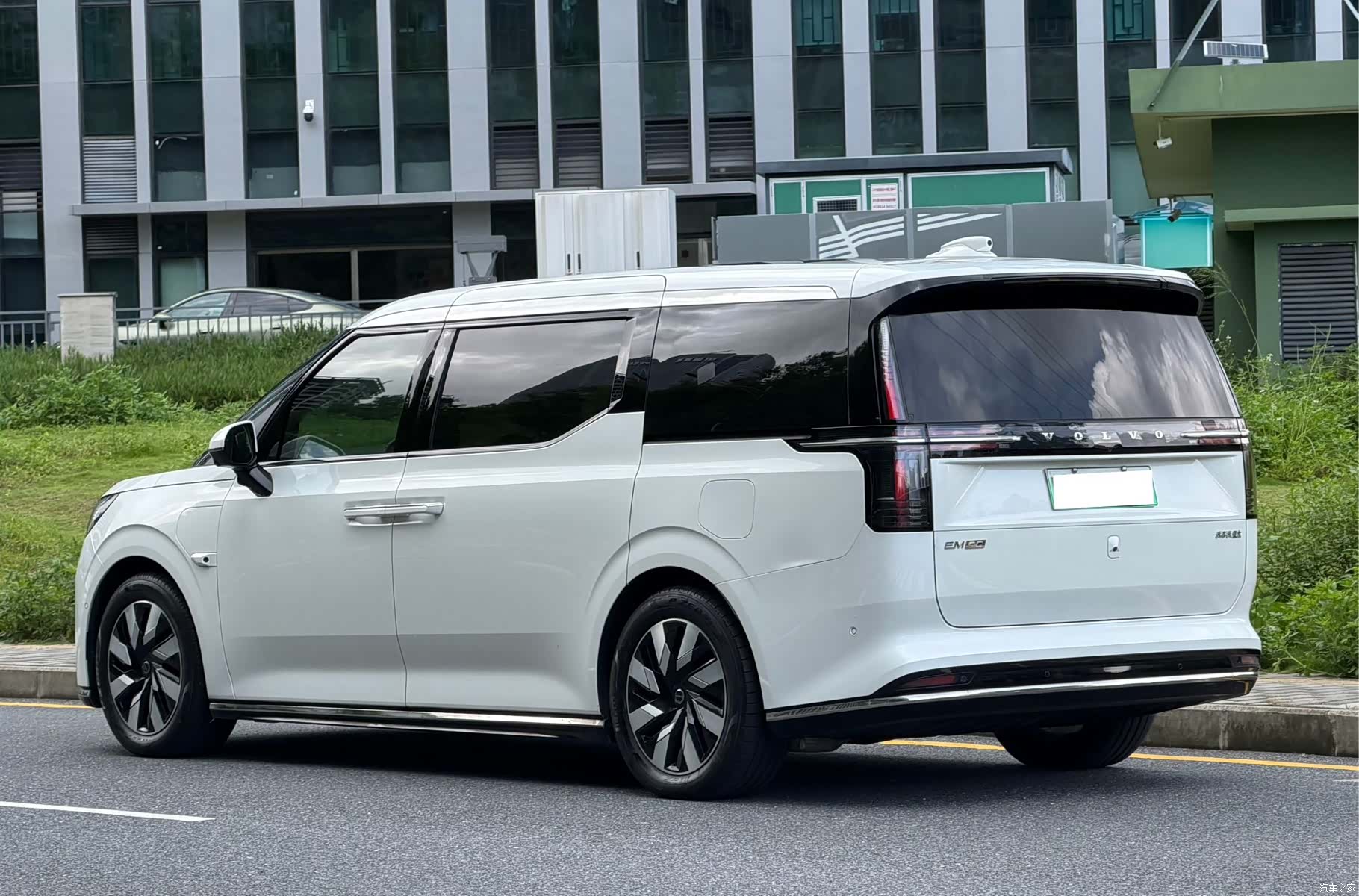 Volvo EM90, 2024 3