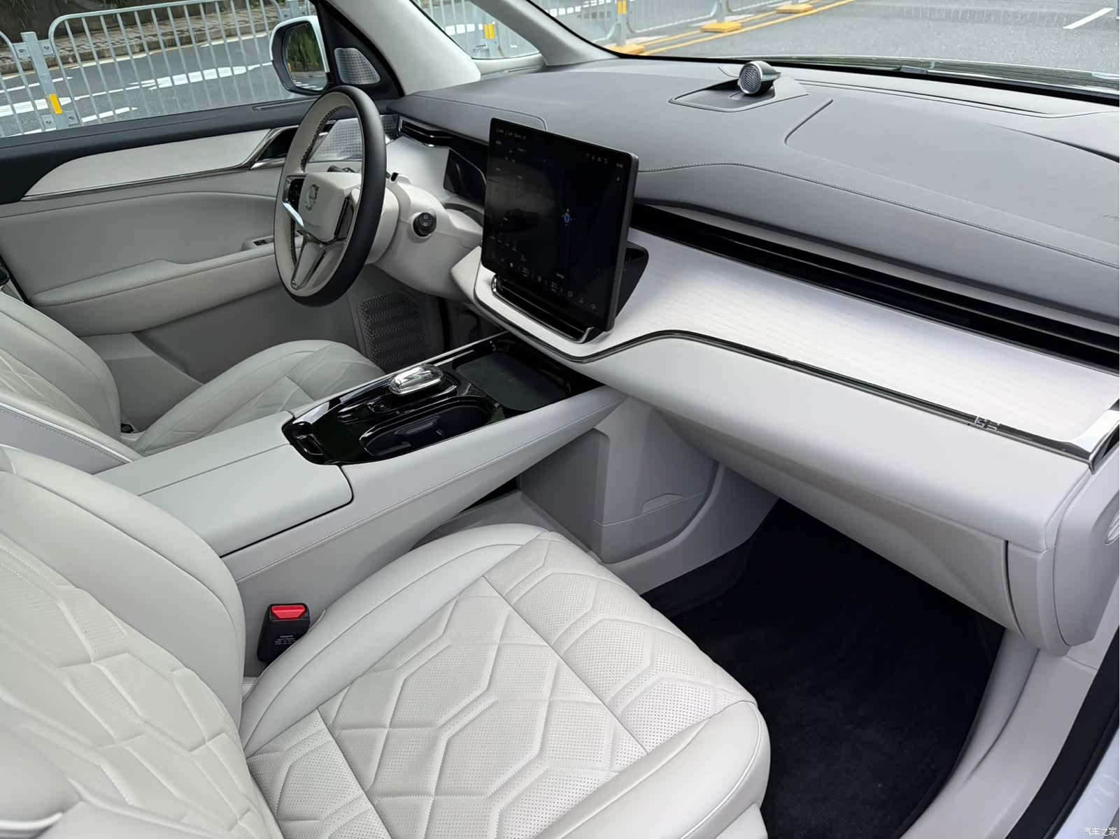 Volvo EM90, 2024 12