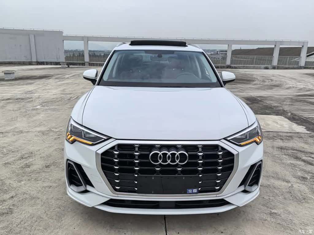 Audi Q3, 2023 2