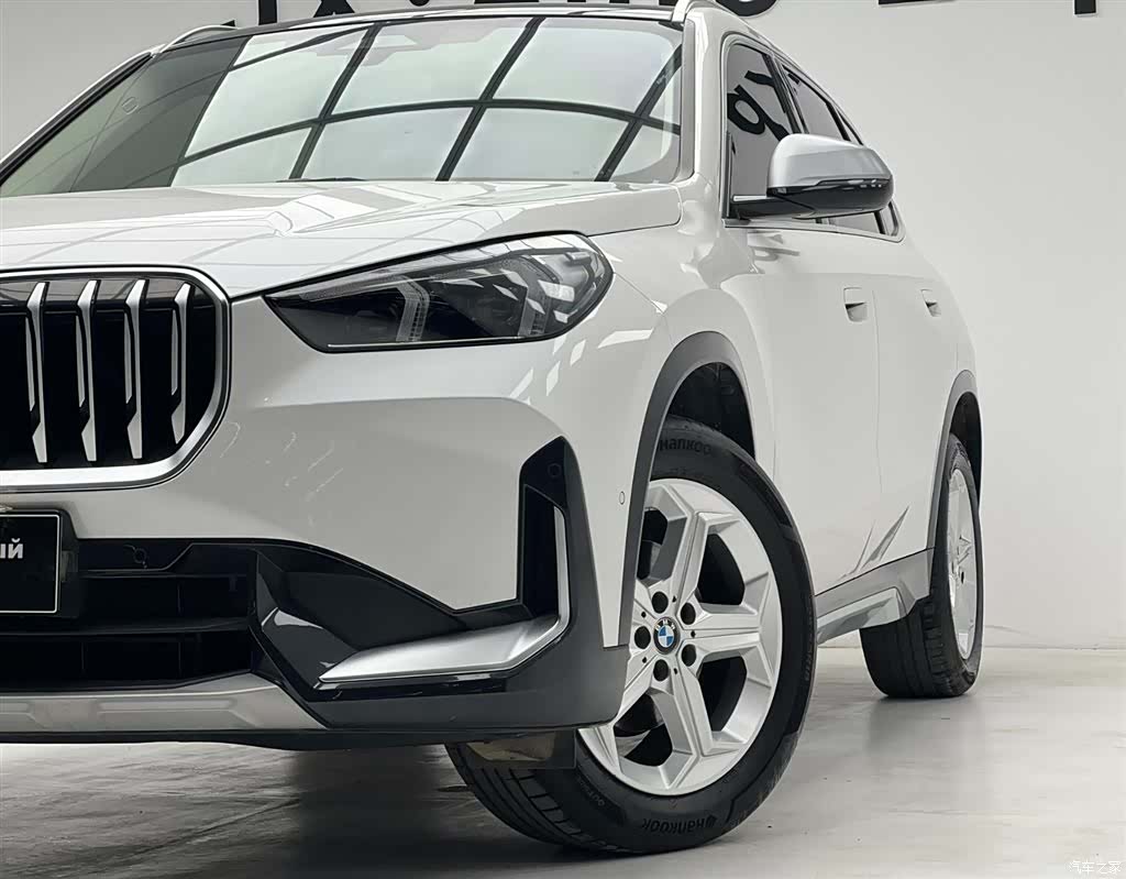 BMW X1, 2023 все фото