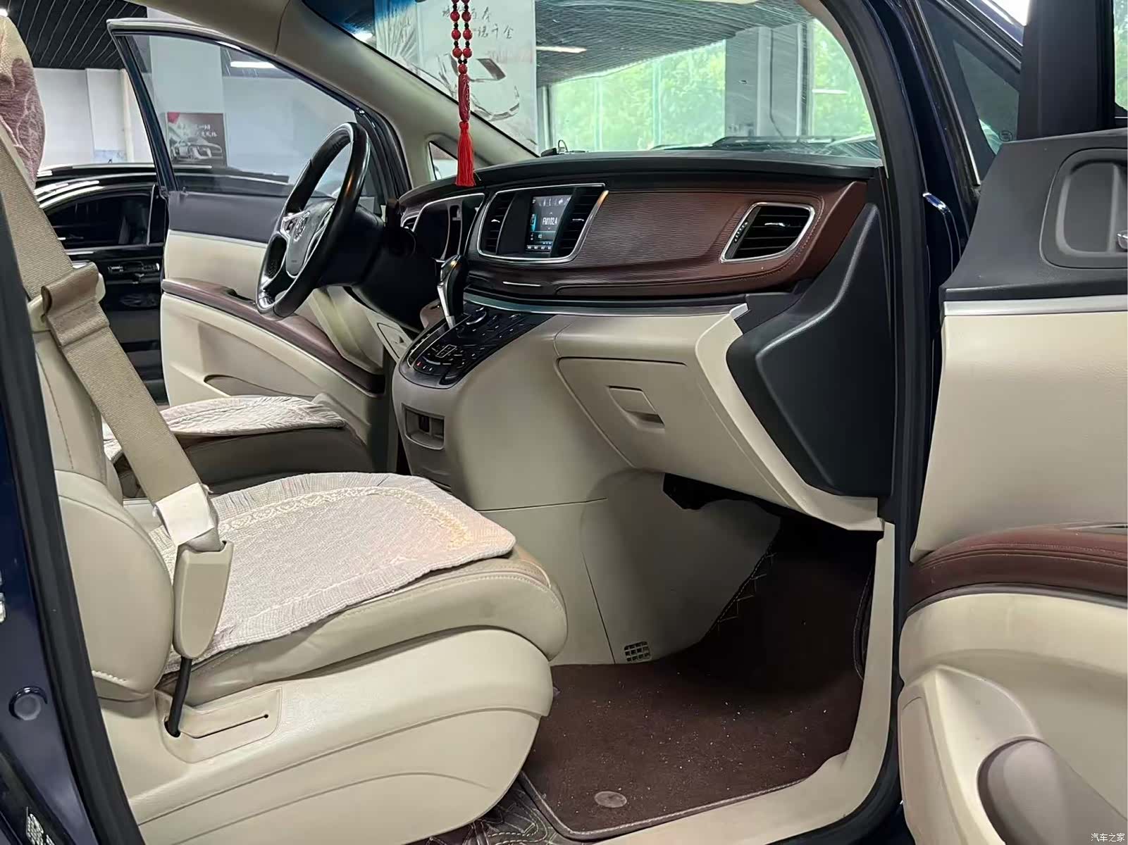 Buick GL8, 2017 14