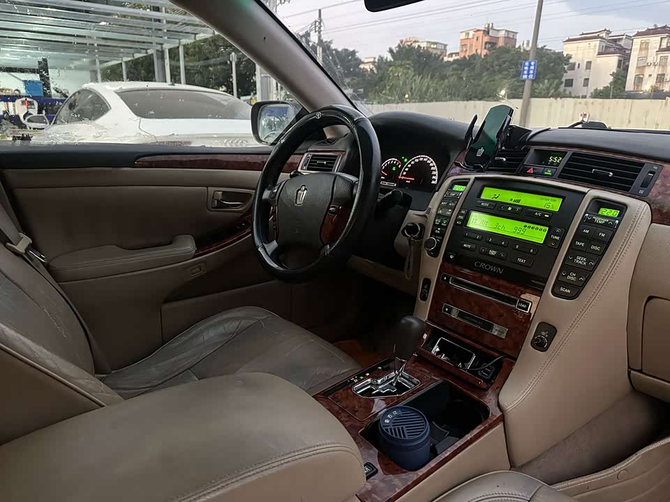 Toyota crown