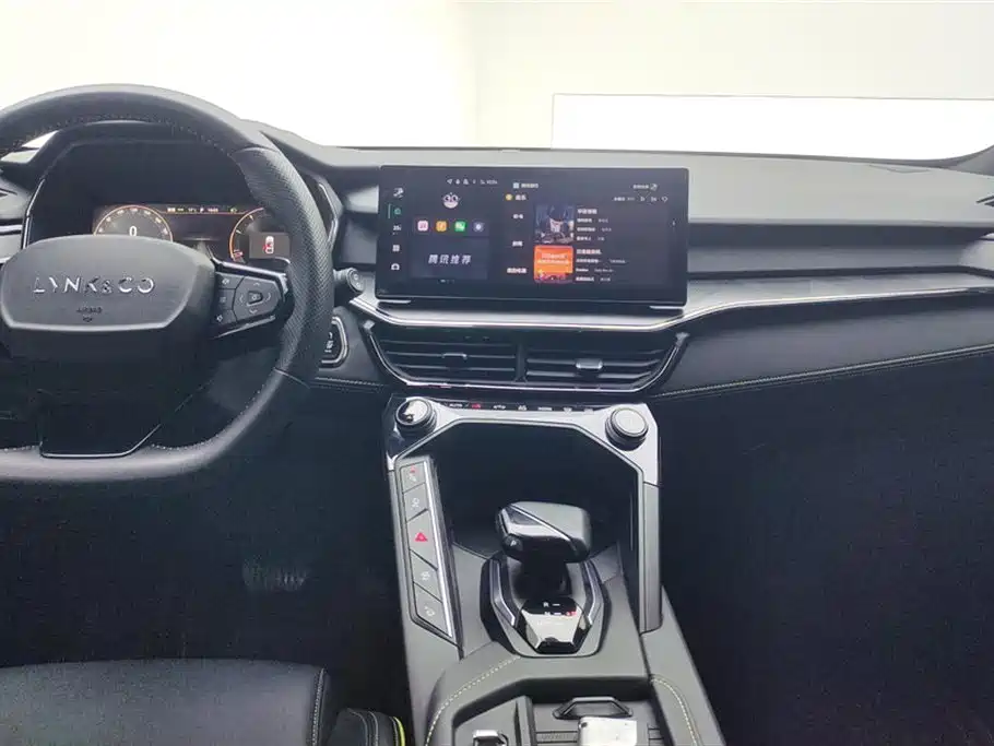 Lynk & Co 06