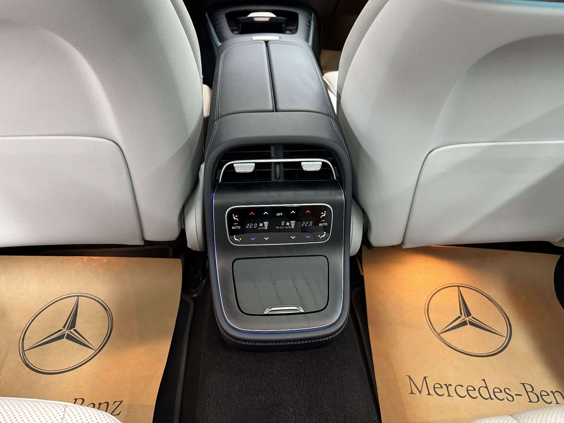 Mercedes-Benz E-Class, 2023 13