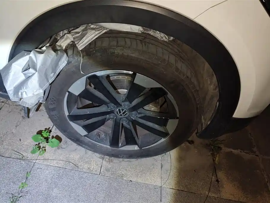 Volkswagen Exploring the shadow