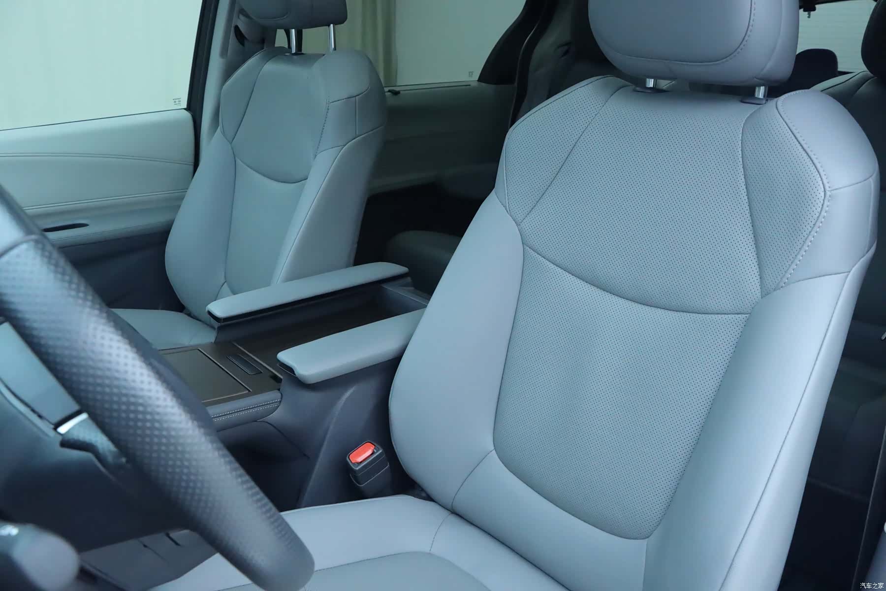 Toyota Granvia, 2023 7