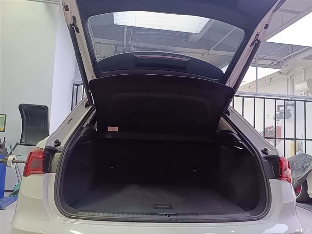 Audi Q3, 2023 19