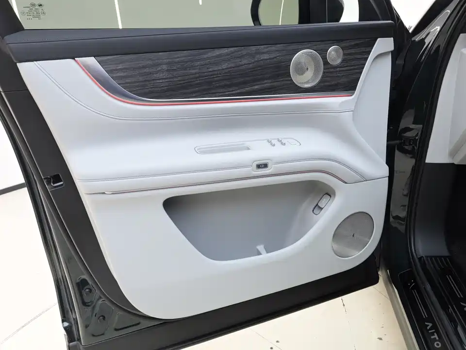 AITO Ask the world M9