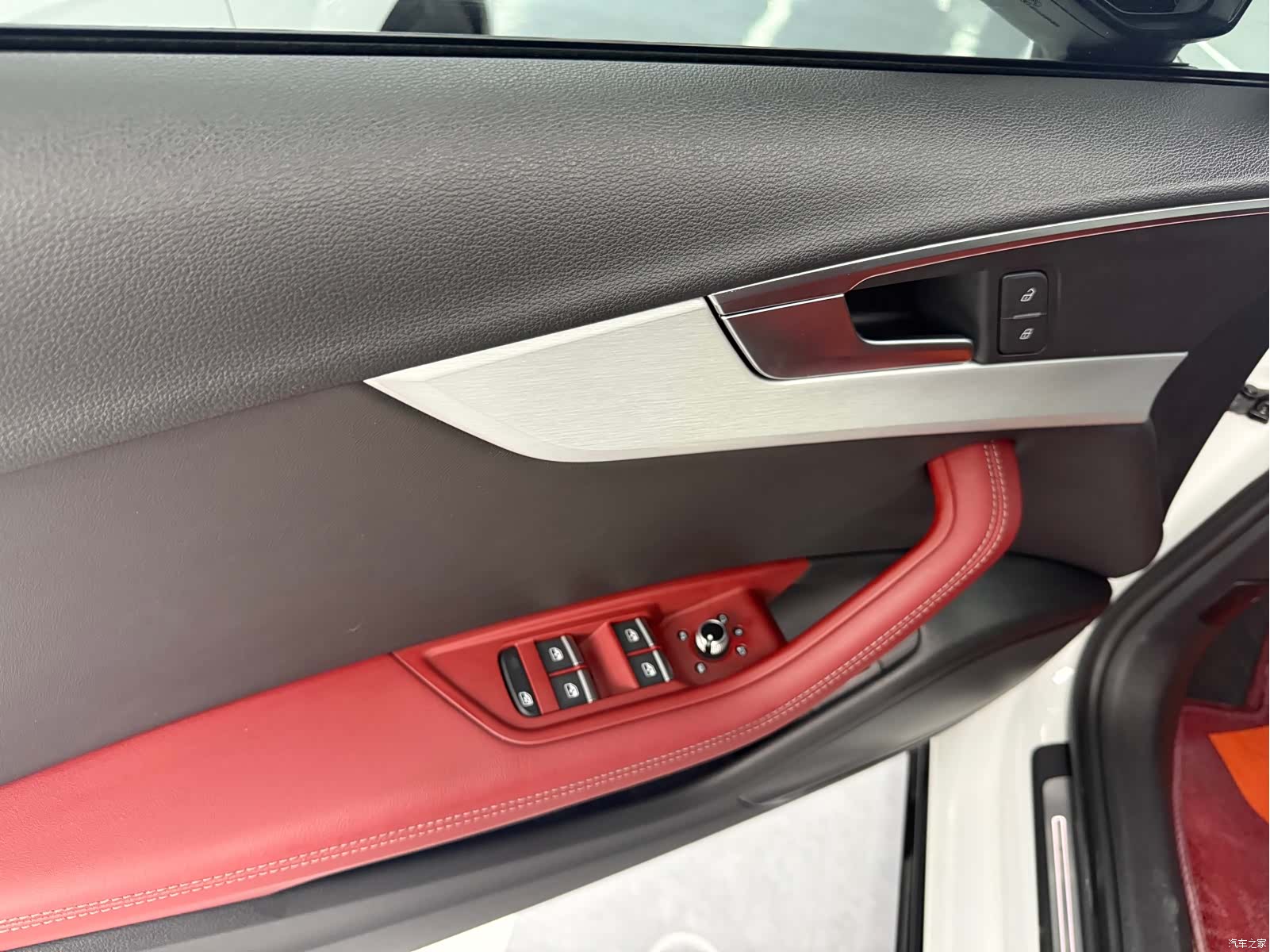 Audi A4L, 2022 все фото