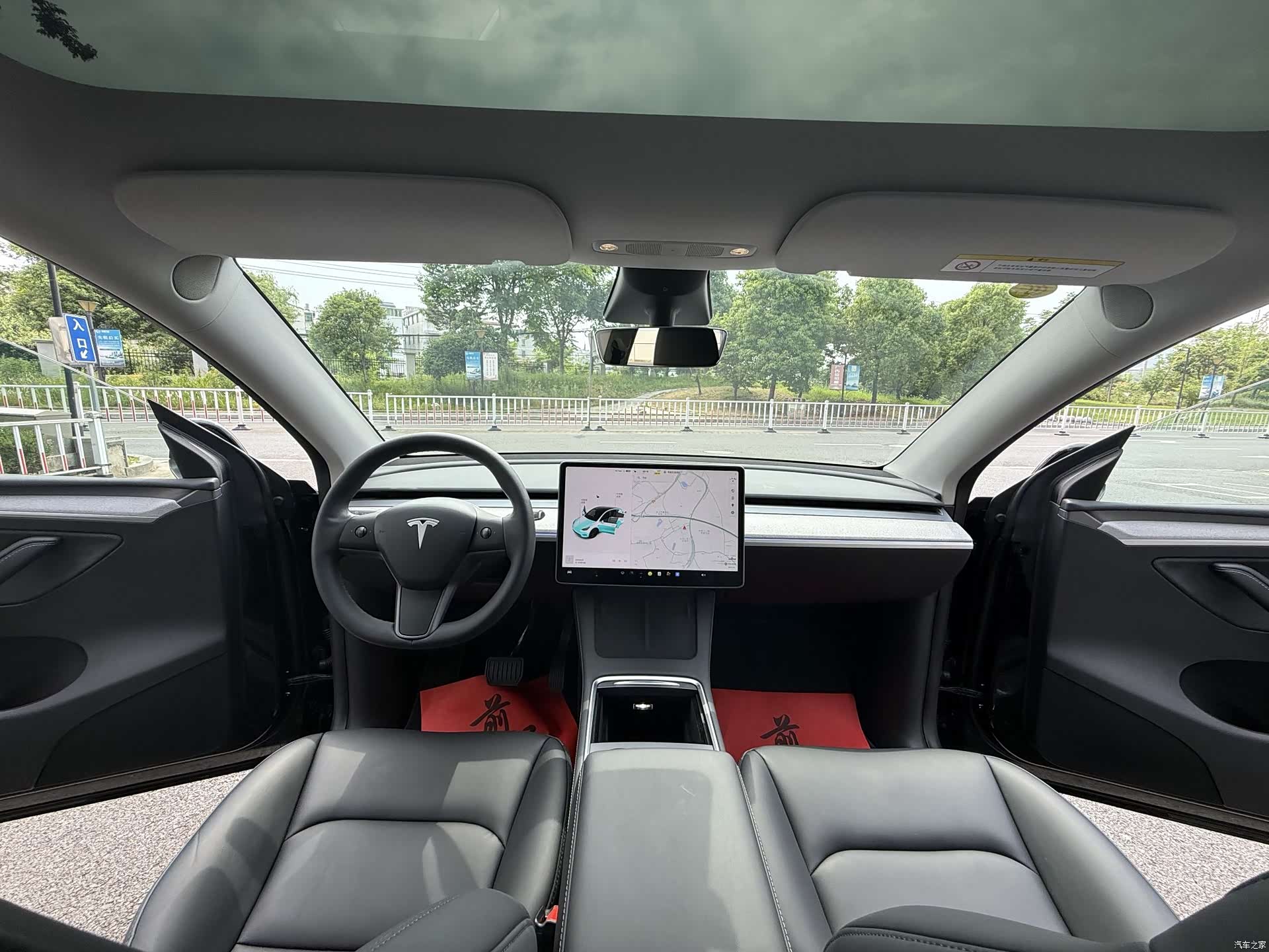 Tesla Model Y, 2023 все фото