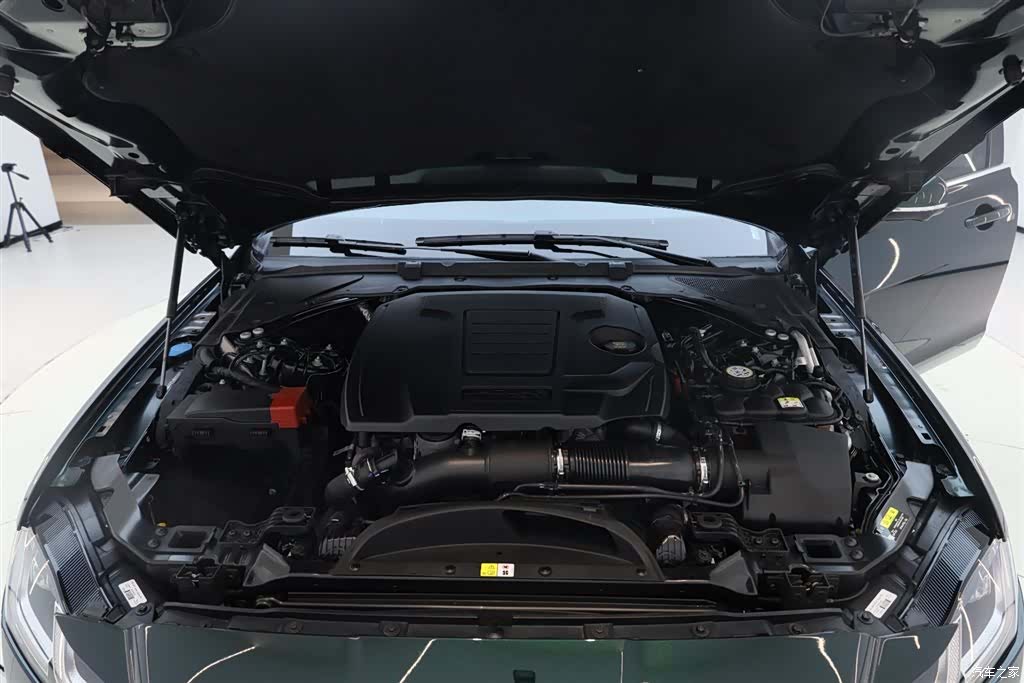 Land Rover P250, 2023 19