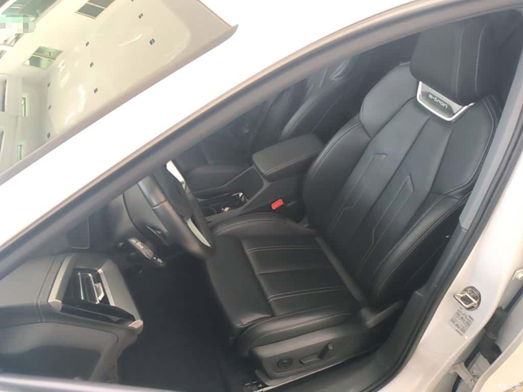 Audi Q4 e-tron, 2024 15