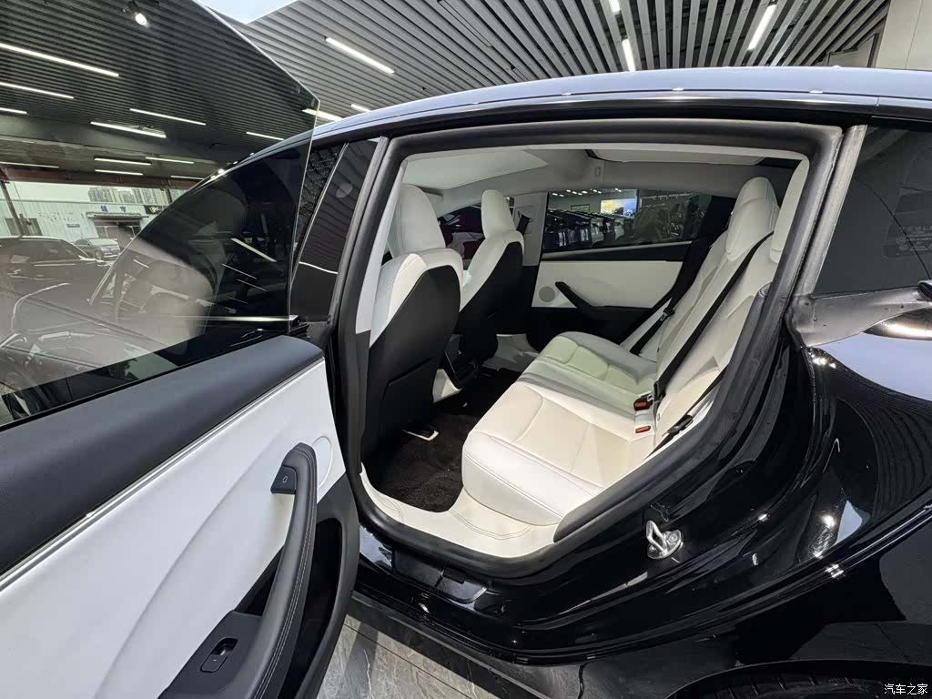 Tesla Model 3, 2024 17
