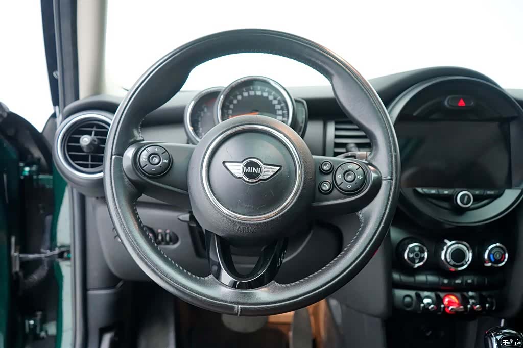 Mini ONE, 2018 16