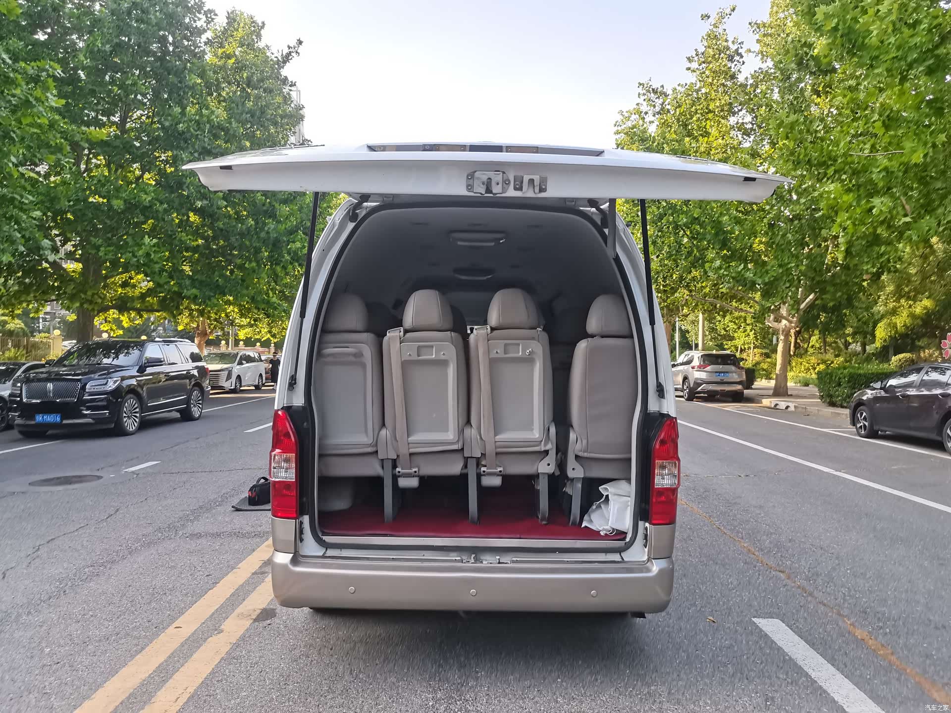 Toyota HiAce, 2017 11