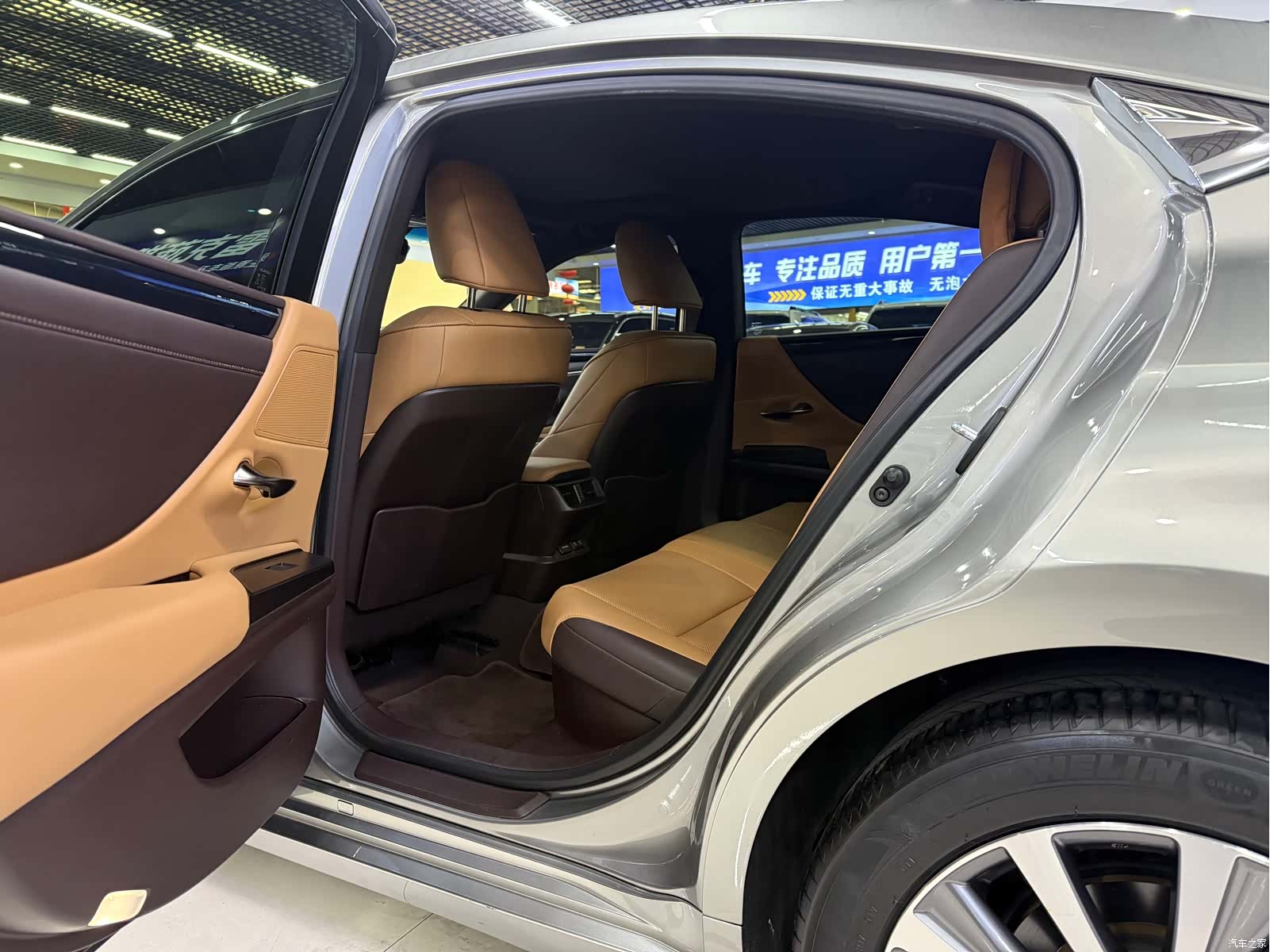 Lexus ES, 2020 7