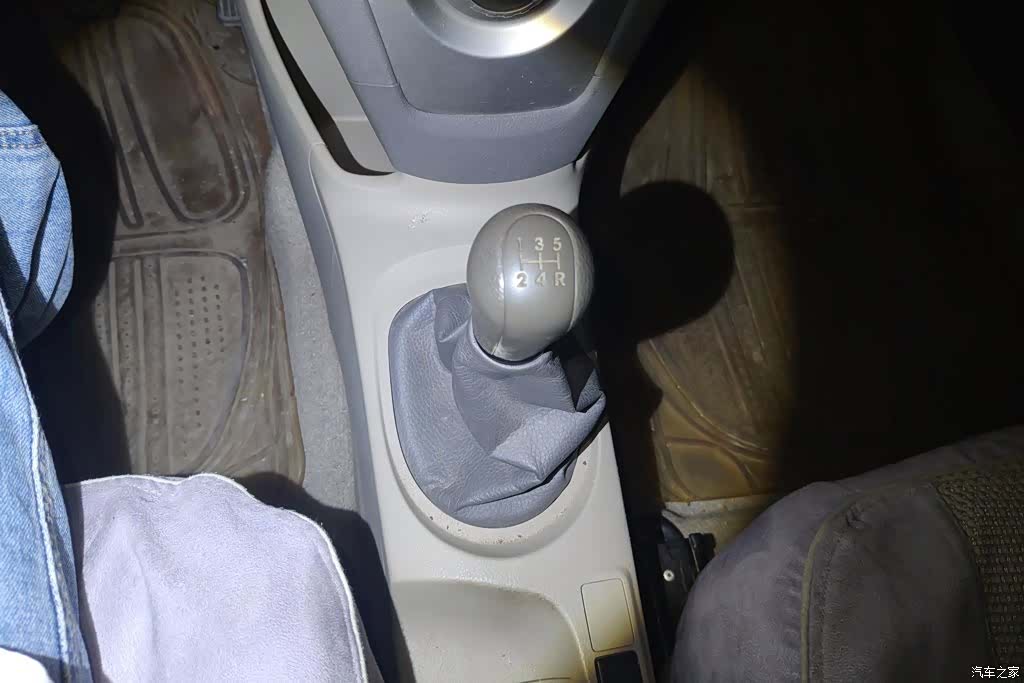 Toyota GL-i, 2012 16