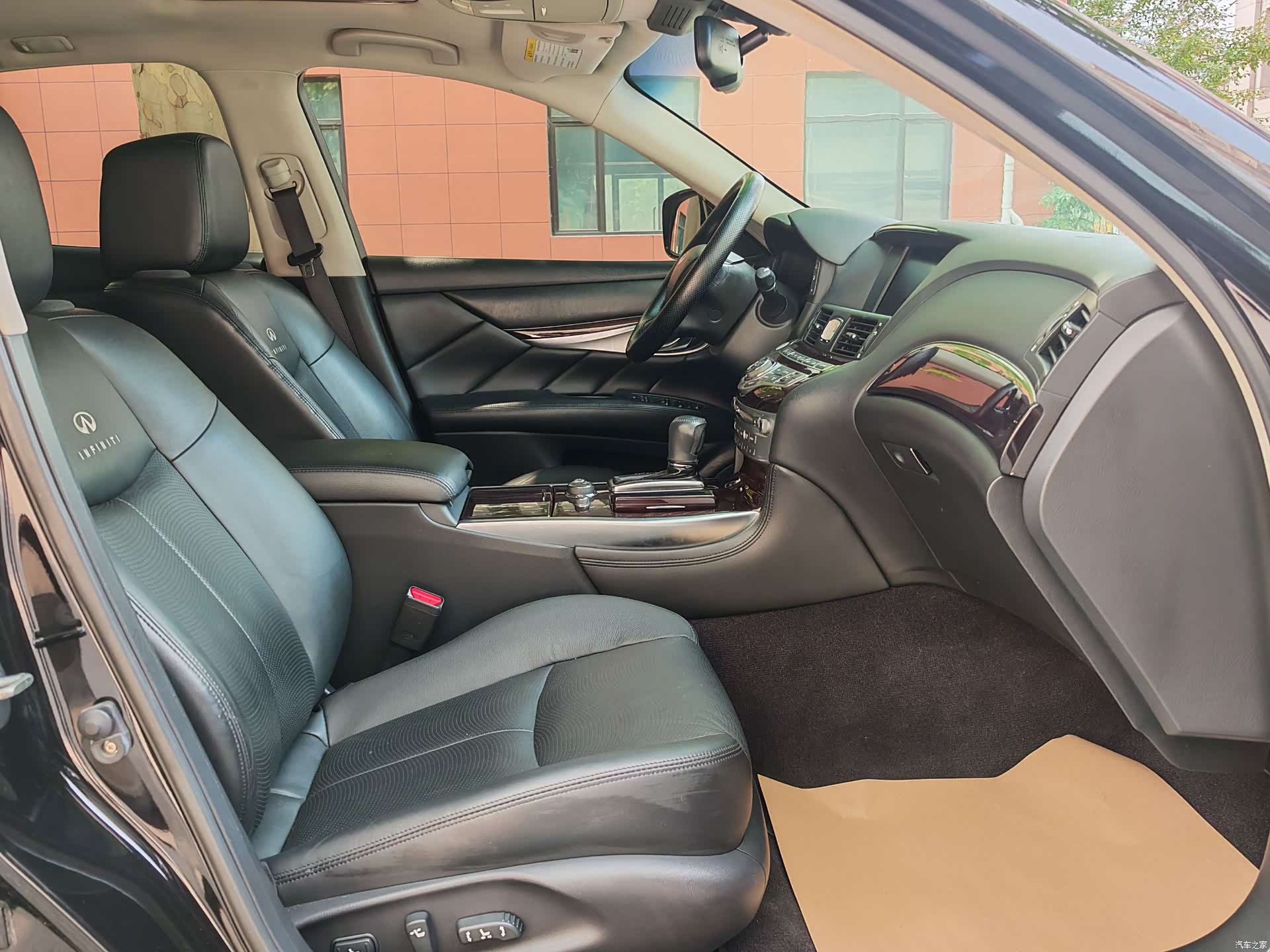 Infiniti M37, 2012 11
