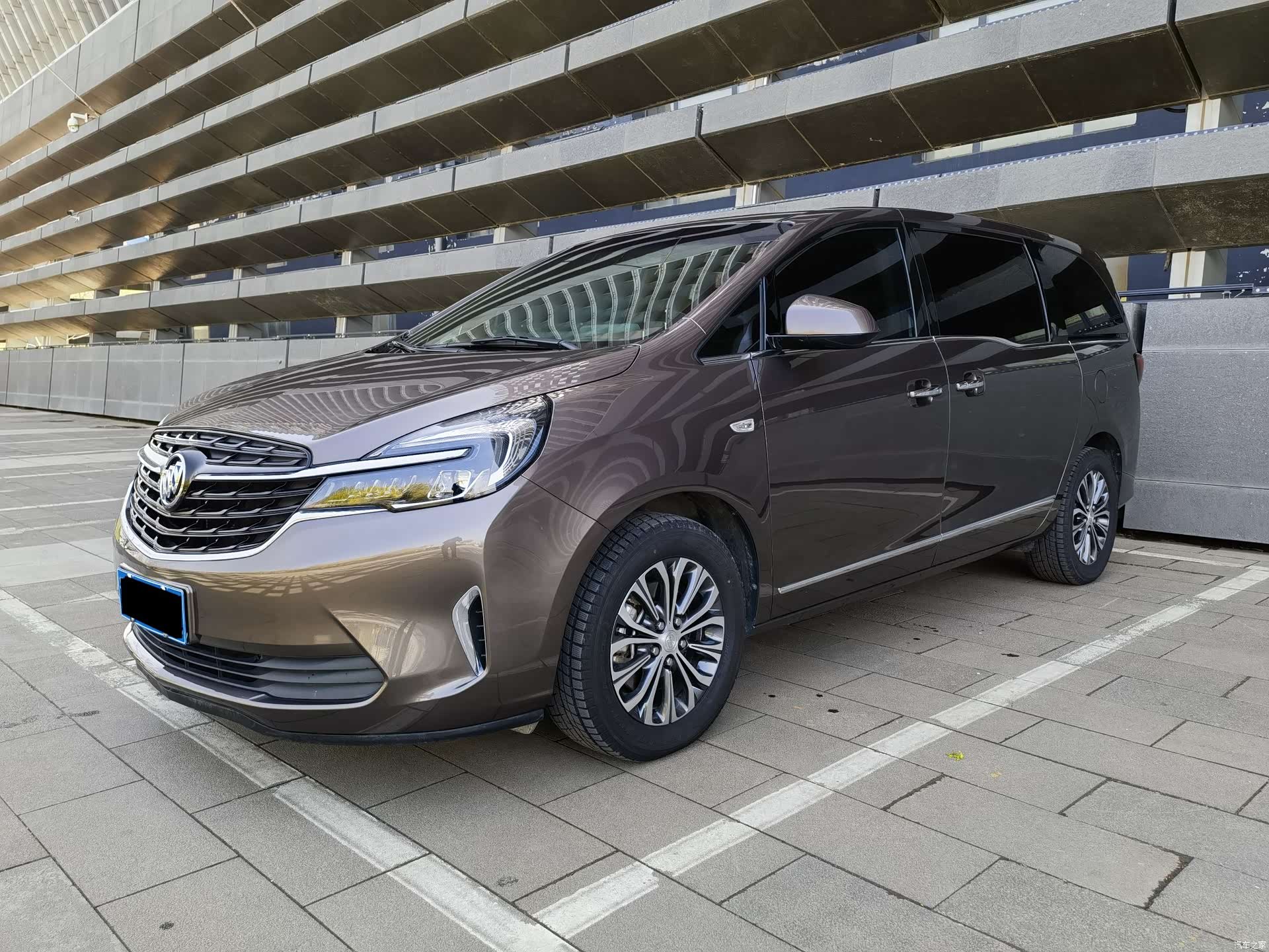 Buick GL8, 2023 1