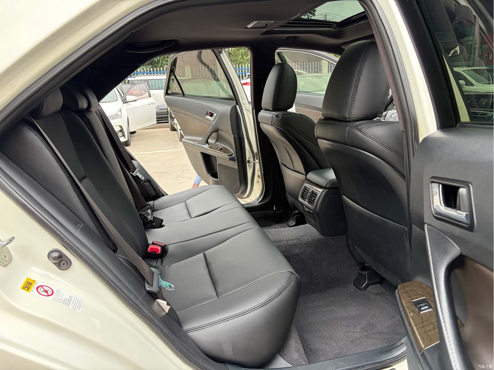 Toyota 2.5V, 2014 14