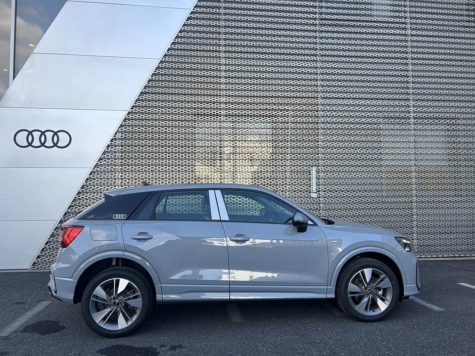 Audi Q2L