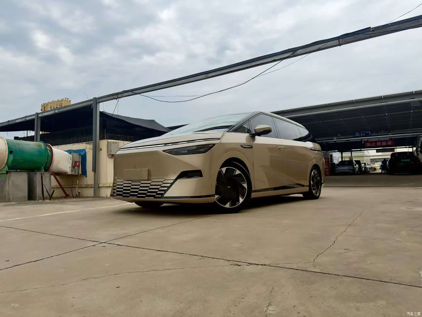 Xpeng X9, 2024 1