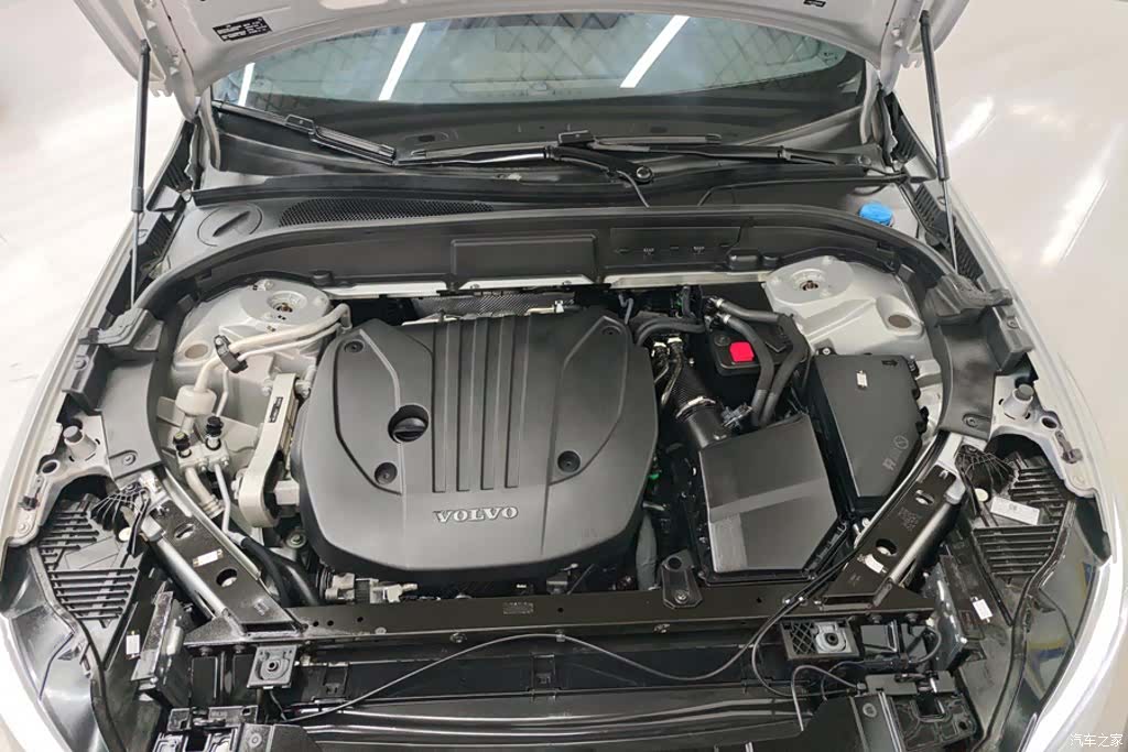 Volvo XC60, 2023 10