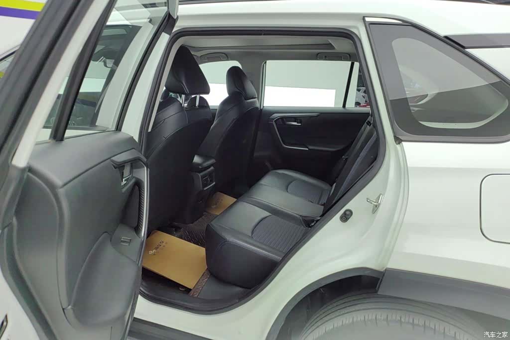 Toyota Wildlander, 2021 11