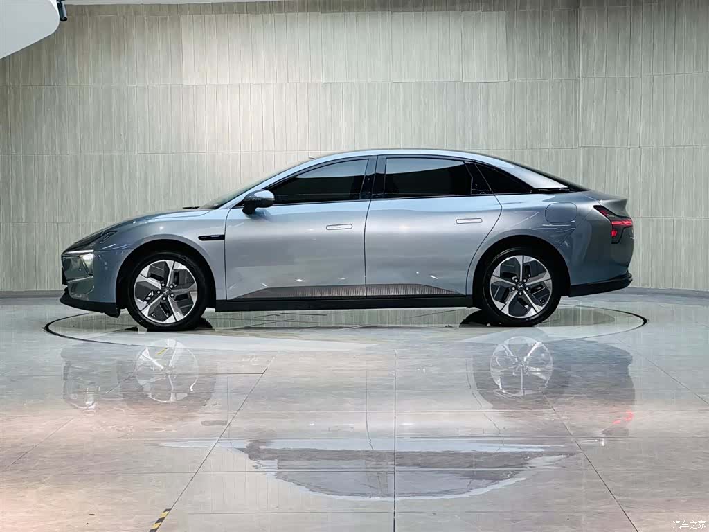 Xpeng Mona M03, 2024 4