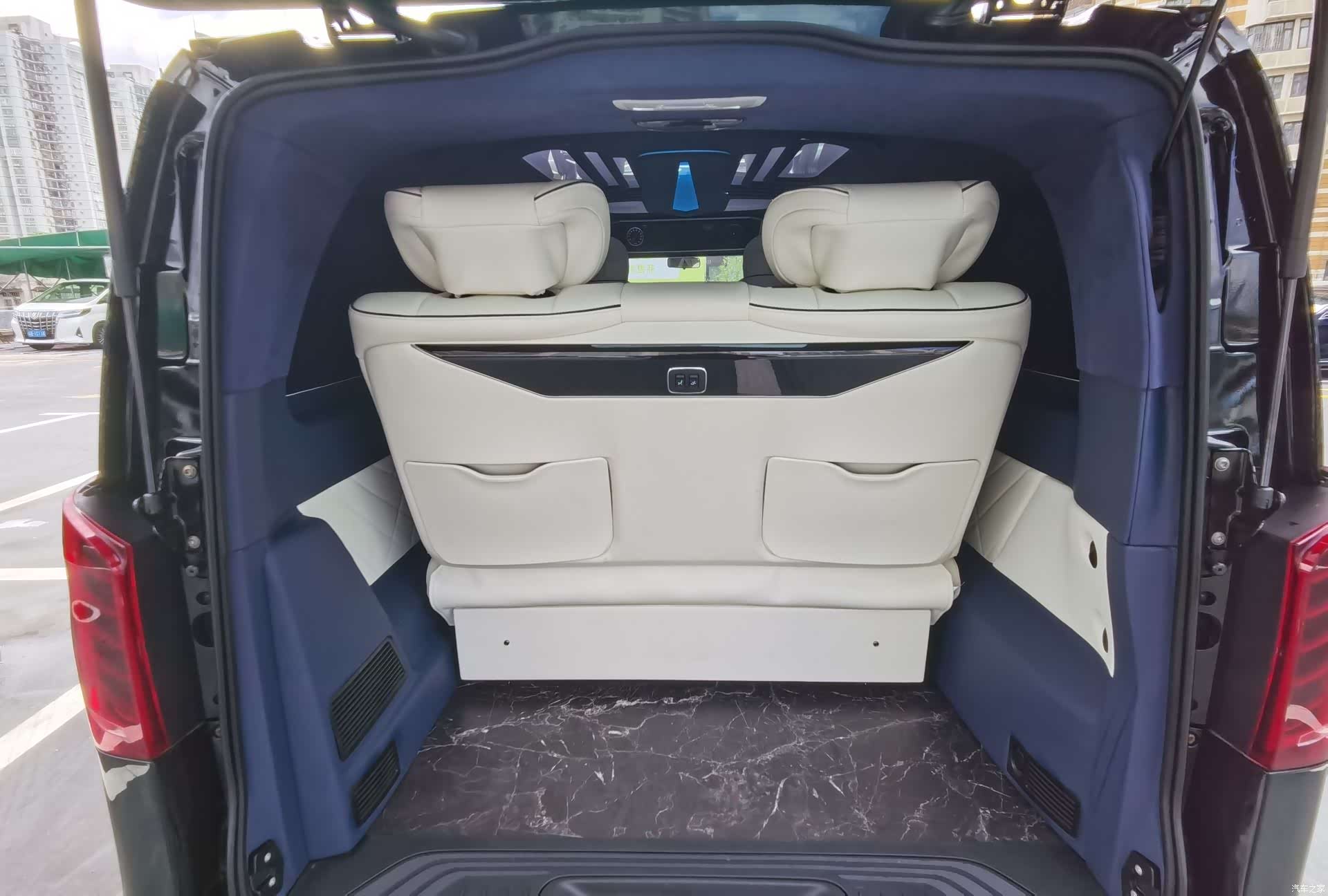 Mercedes-Benz 7, 2024 11