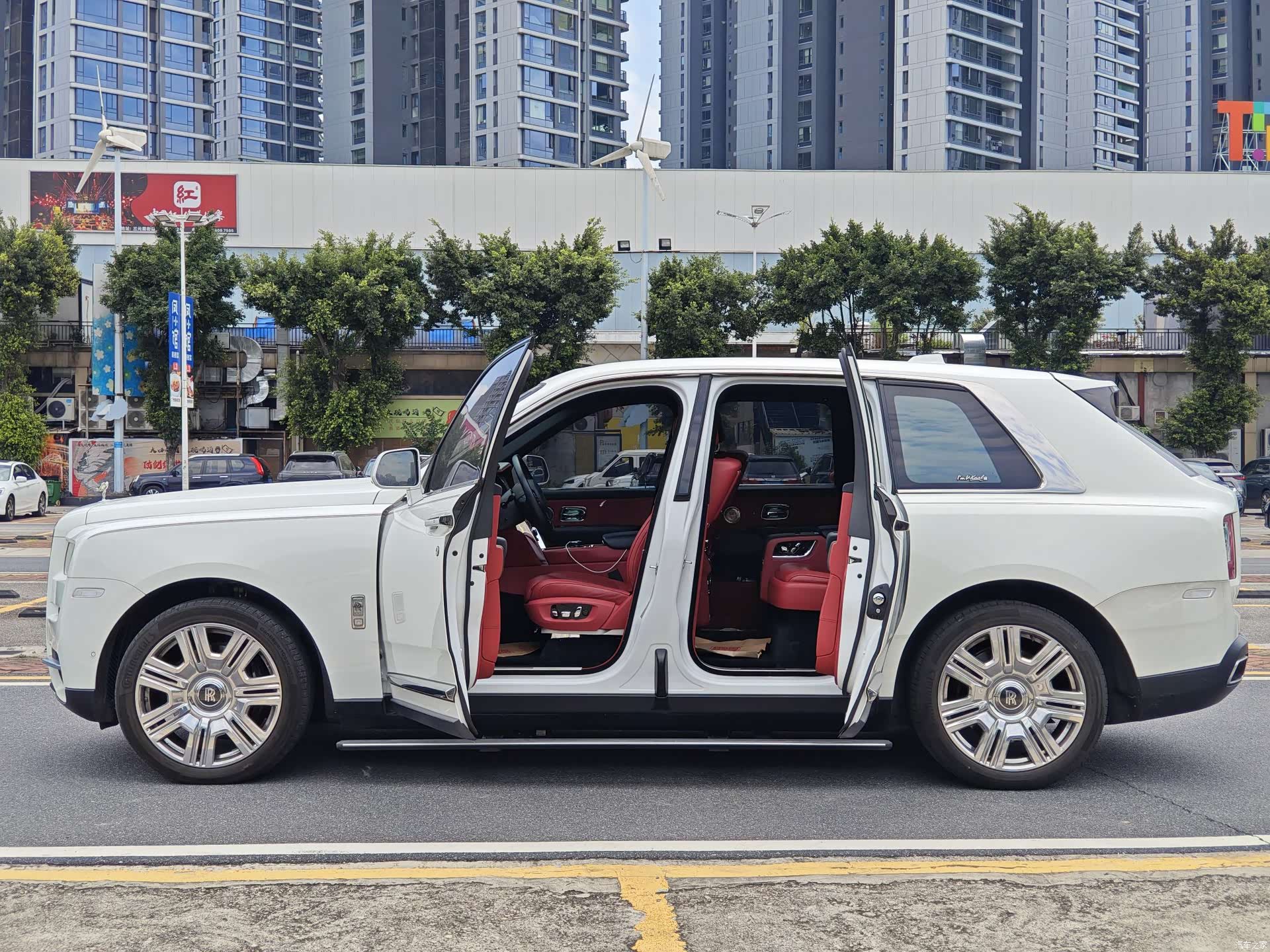 Rolls-Royce Cullinan, 2022 7