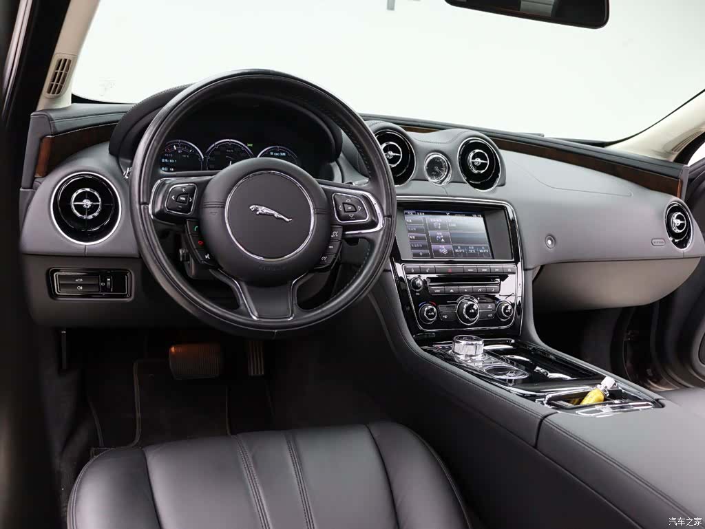 Jaguar XJ, 2014 10