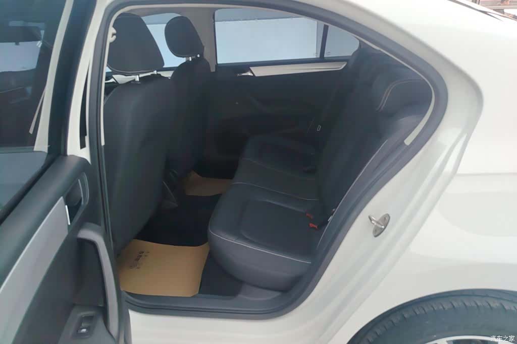 Skoda Rapid, 2021 11