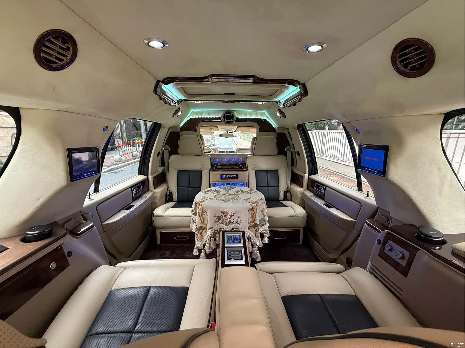 Lincoln Navigator, 2010 17