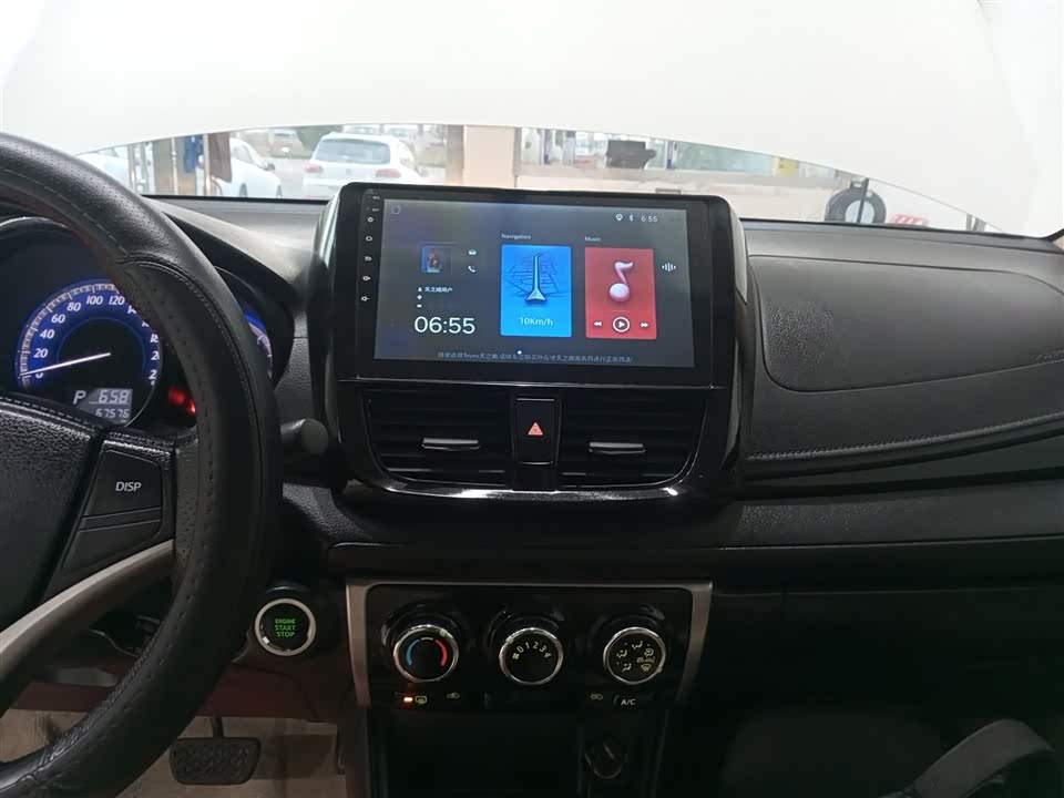 Toyota YARiS L to enjoy