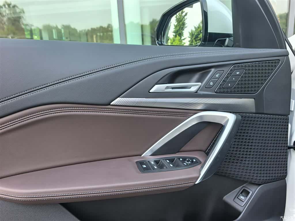 BMW iX1, 2025 16