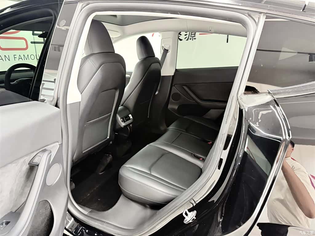 Tesla Model Y, 2023 10