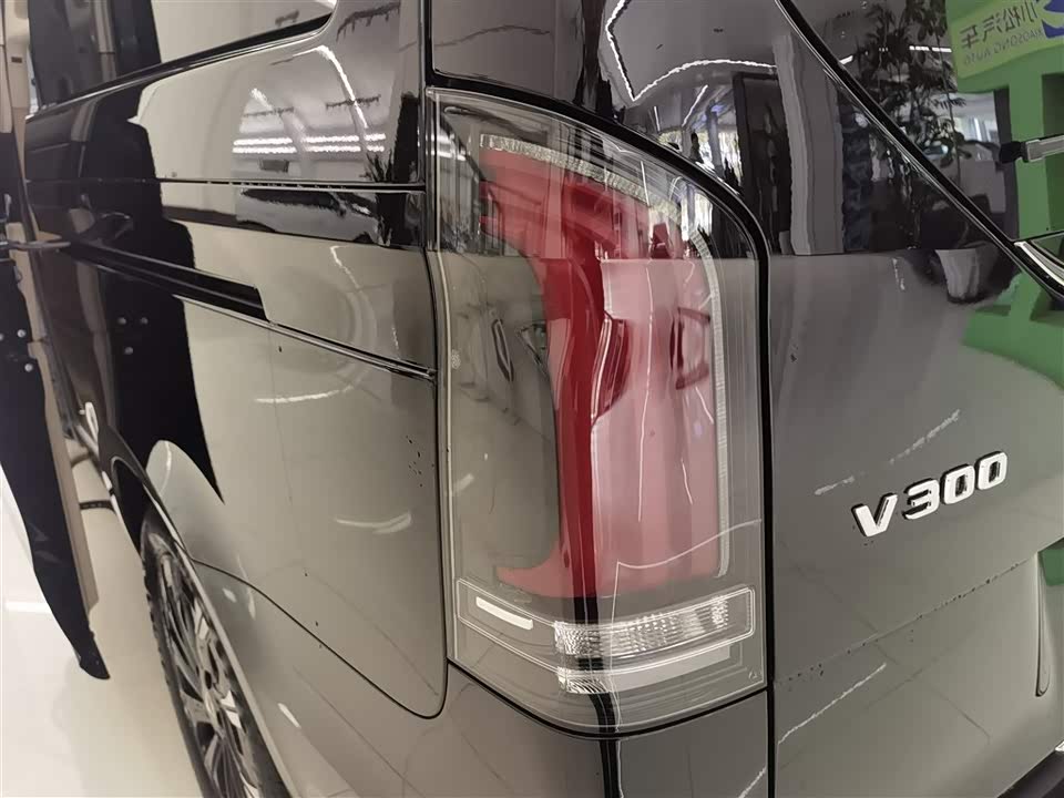 Mercedes-Benz V-class