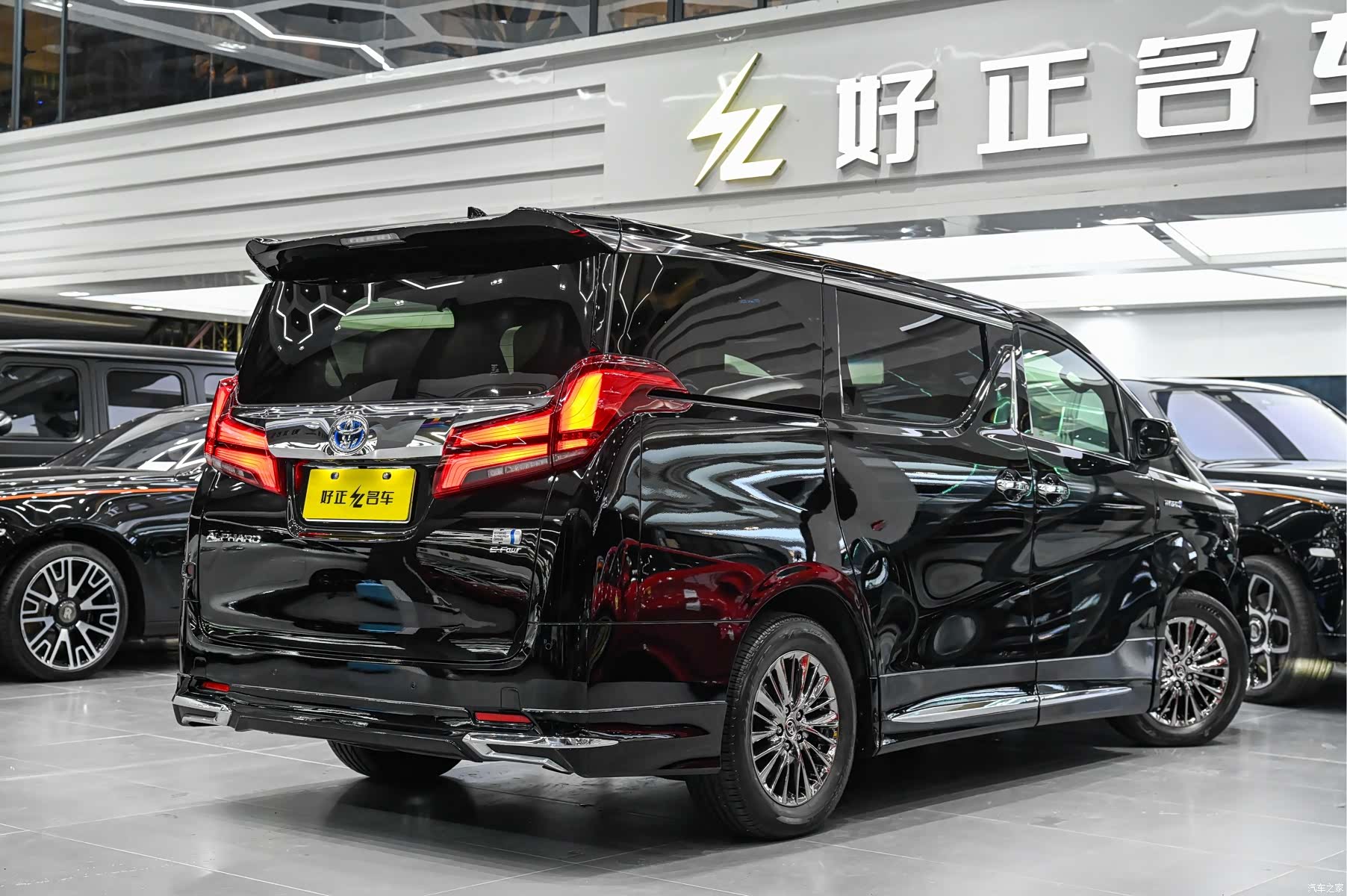 Toyota Alphard, 2022 6