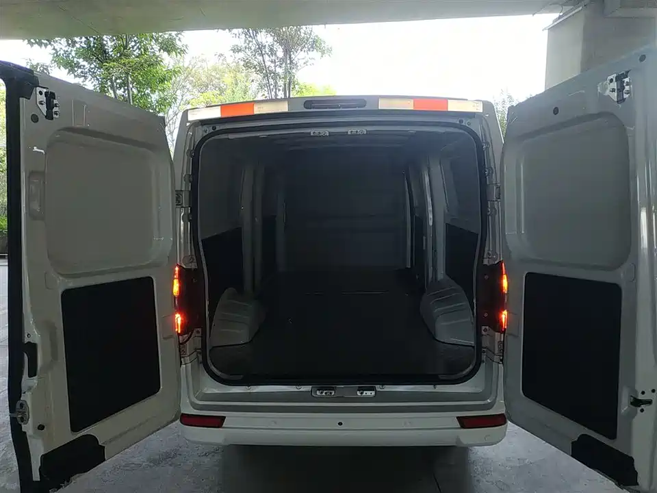 Dongfeng Yufeng EM27