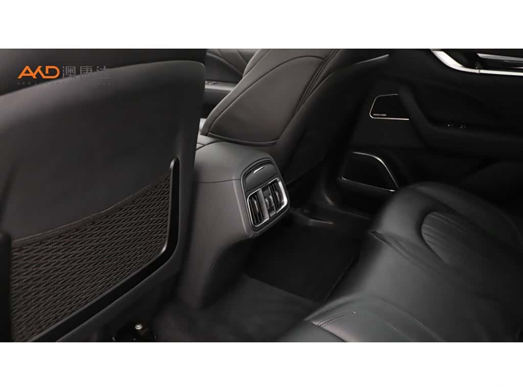 Maserati Levante, 2022 9