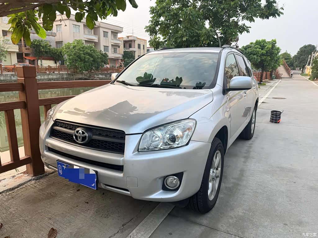 Toyota RAV4, 2011 1
