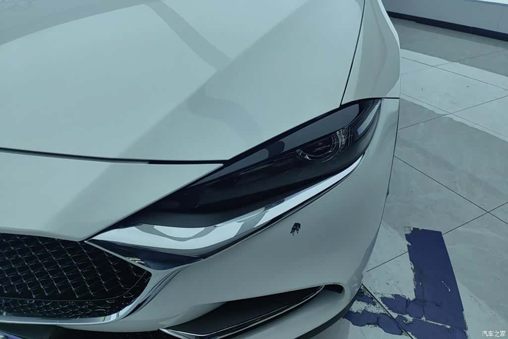 Mazda CX-4, 2023 все фото