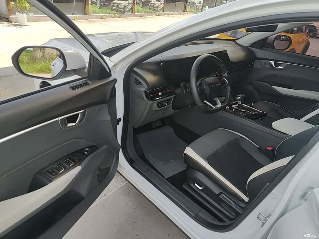 Wuling RC-6, 2019 16