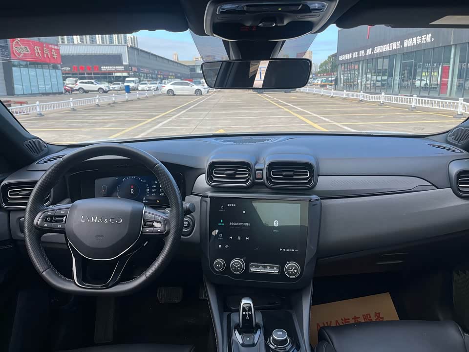 Lynk & Co 03