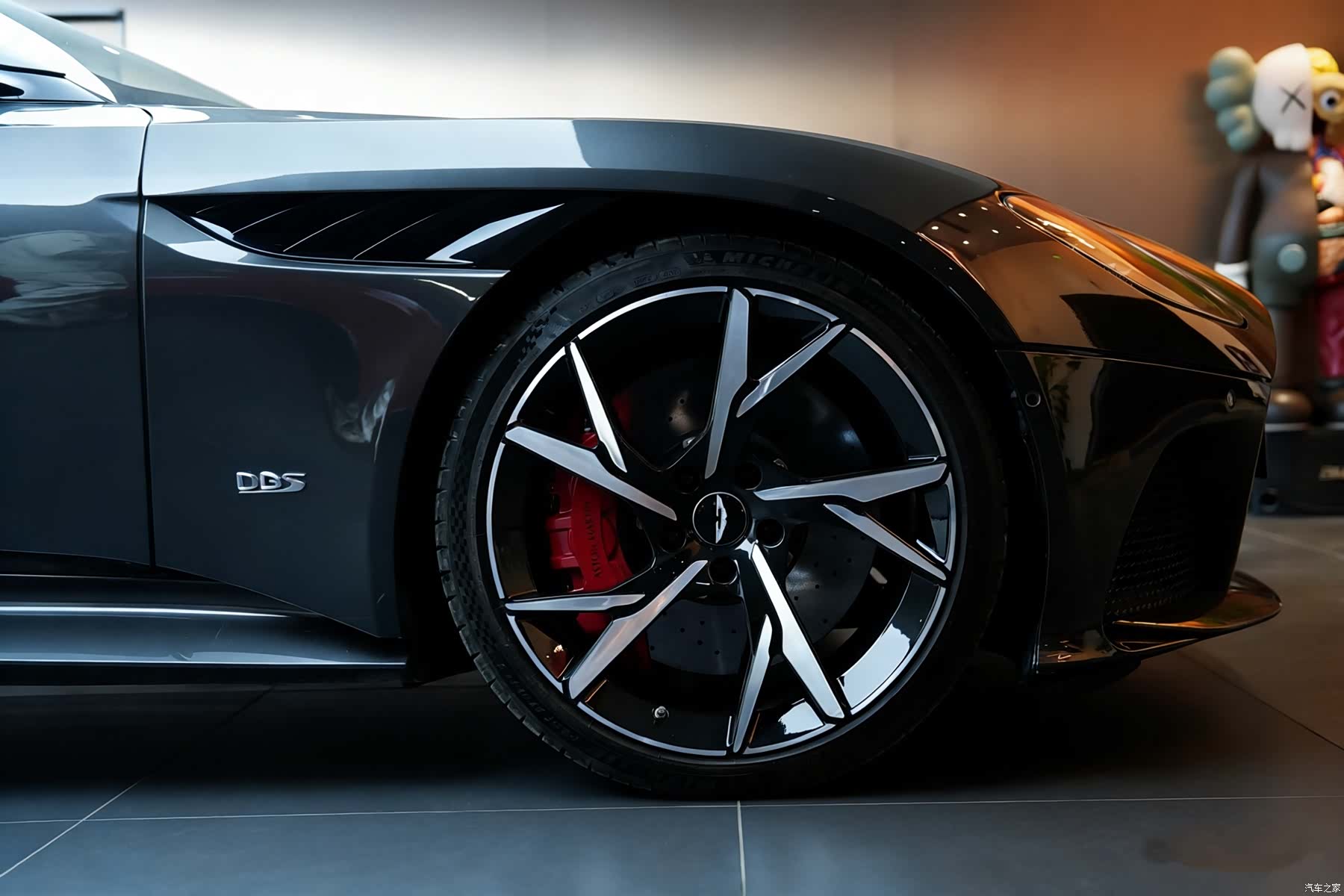 Aston Martin DBS, 2019 9