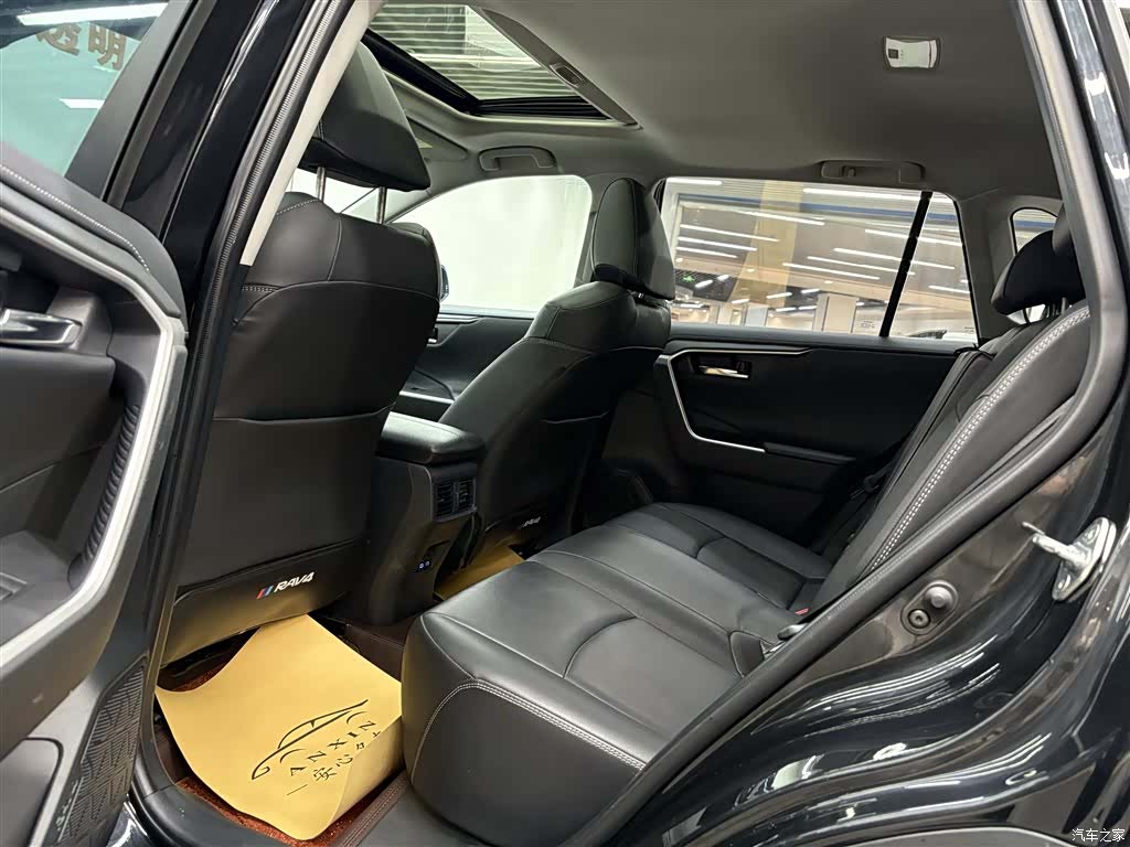Toyota RAV4, 2022 14