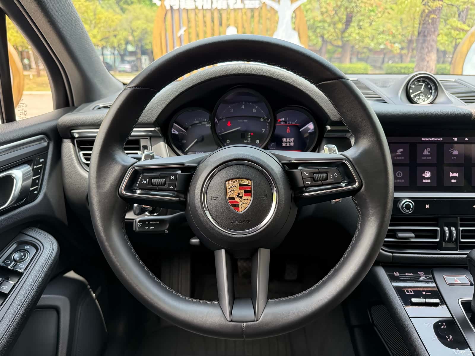 Porsche Macan, 2024 10