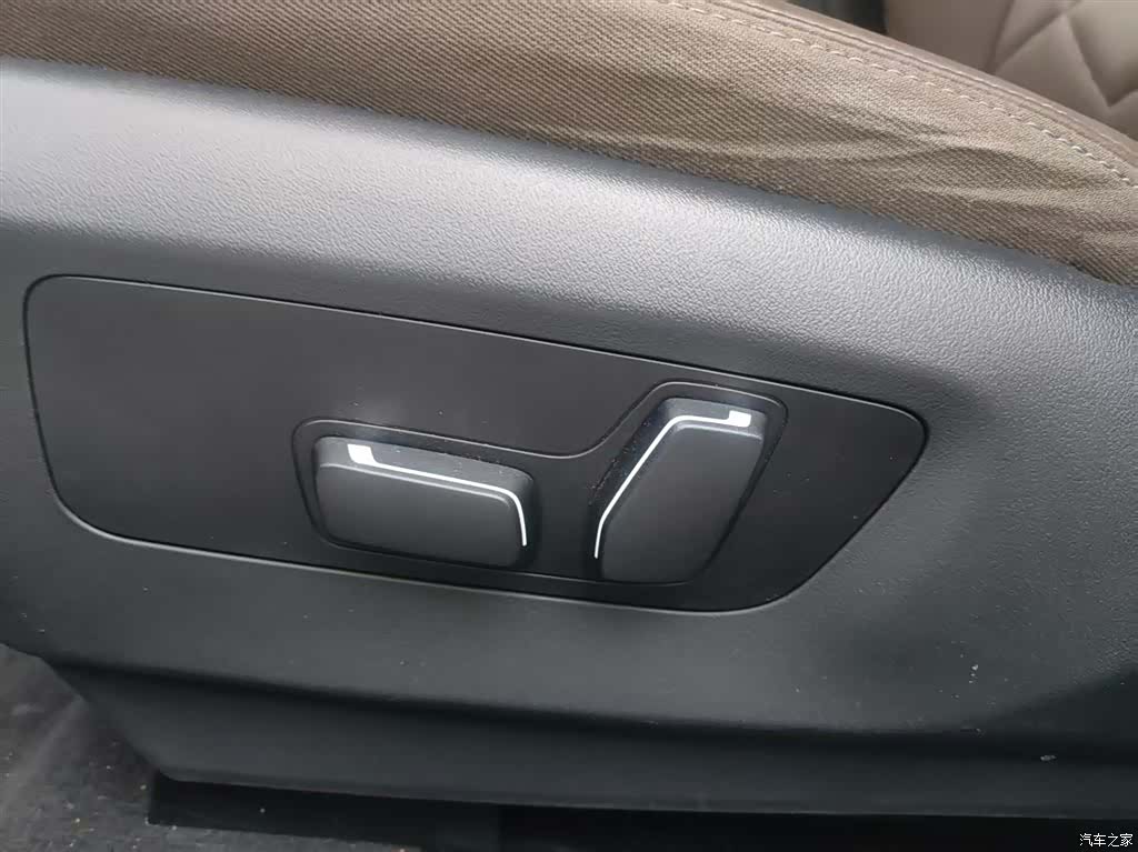 BMW 5 Series, 2025 12